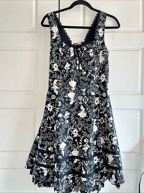 Disney Alice in Wonderland Black and White Corset Dress & White Corset Dress XL